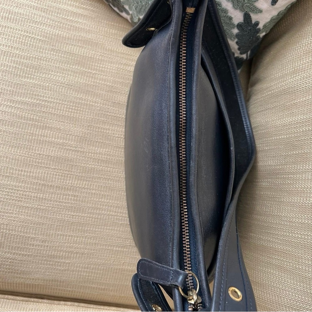 Vintage Coach Navy Legacy Zip #9966 Leather Shoulder Bag with Gold Hardware - Picture 7 of 11